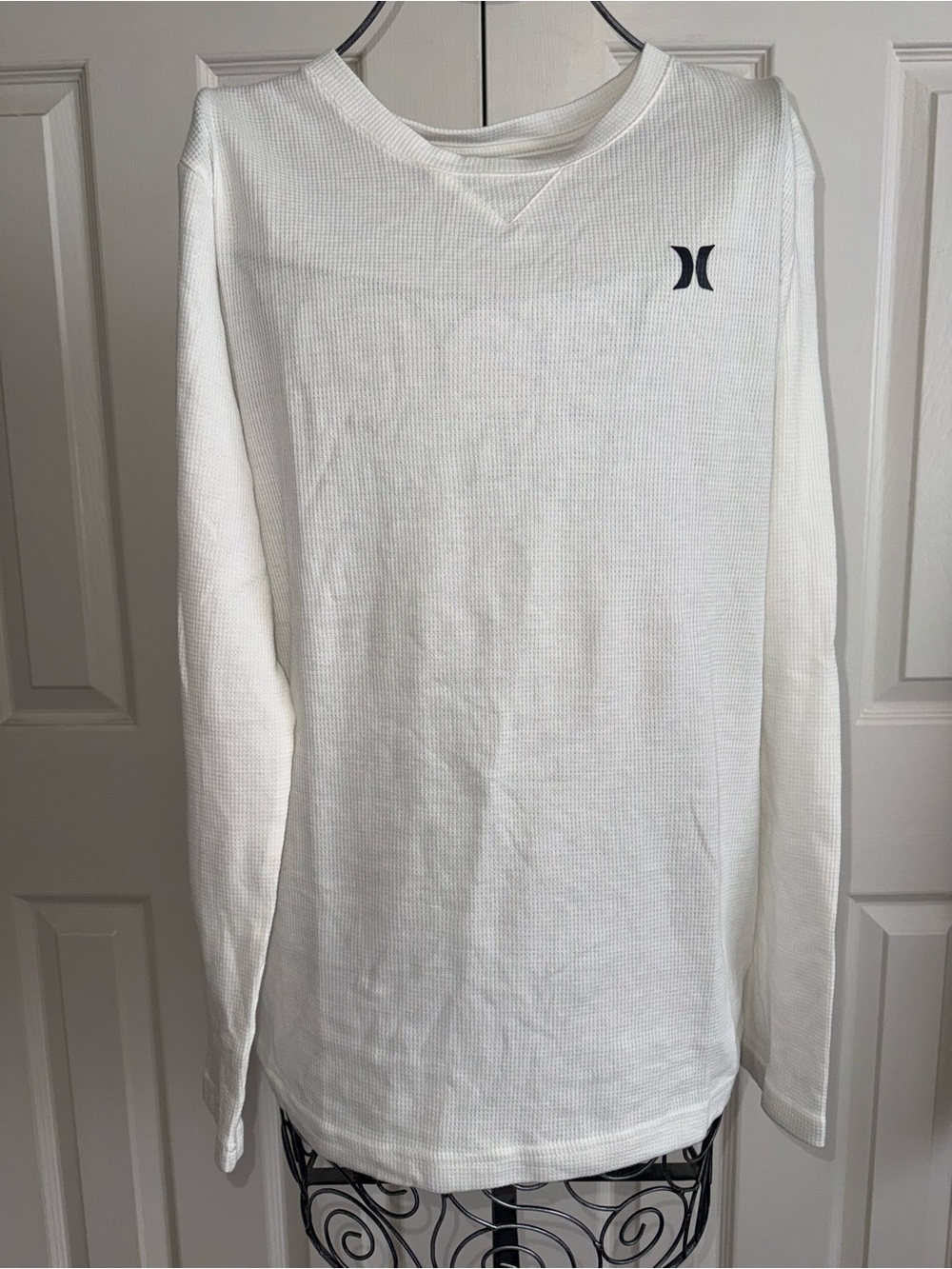 Hurley Men's White Waffle-Knit Long Sleeve crewneck Shirt with Small Logo. XL